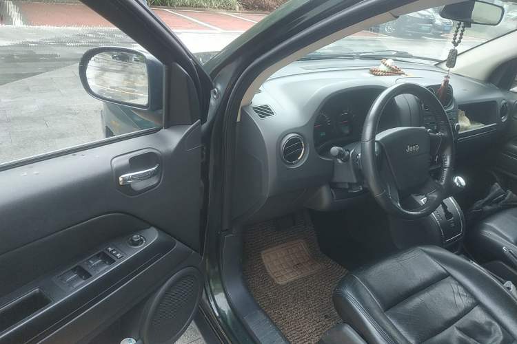 Used Jeep Compass 2010 2.4L four-wheel drive sport version Driver Seat