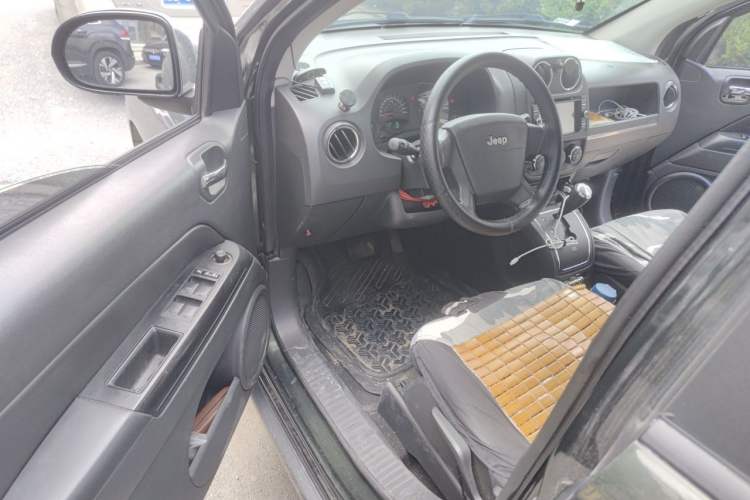 Used Jeep Compass 2010 2.4L four-wheel drive sport version Driver Seat