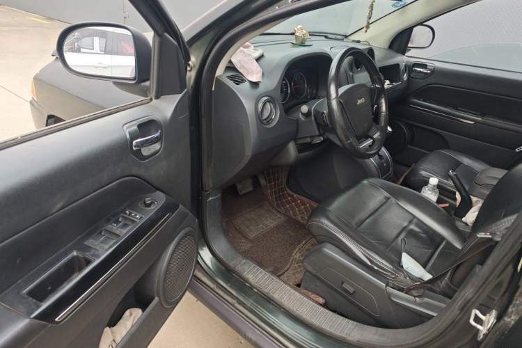 Used Jeep Compass 2010 2.4L Four-Wheel Drive Limited Edition Driver Seat