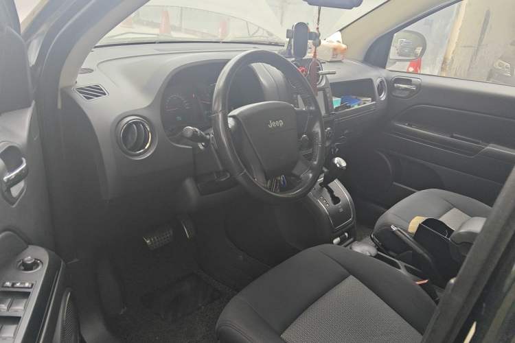 Used Jeep Compass 2010 2.4L four-wheel drive sport version Driver Seat