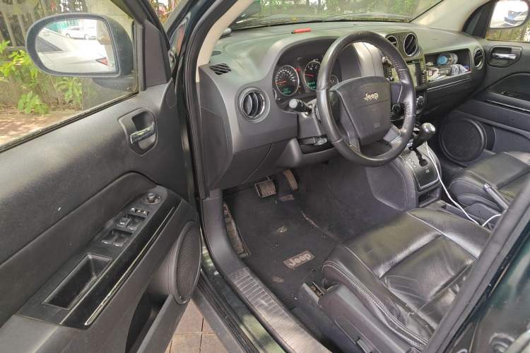 Used Jeep Compass 2010 2.4L Four-Wheel Drive Limited Edition Driver Seat