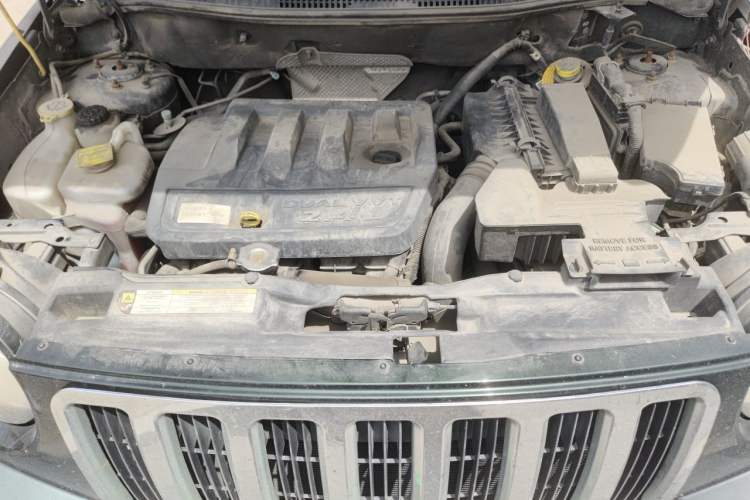Used Jeep Compass 2010 2.4L four-wheel drive sport version Engine Bay
