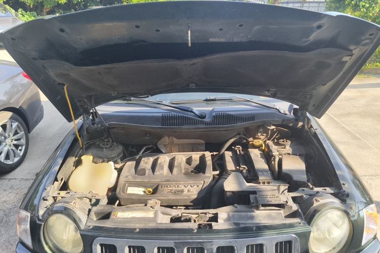 Used Jeep Compass 2010 2.4L Four-Wheel Drive World Cup Special Edition Engine Bay