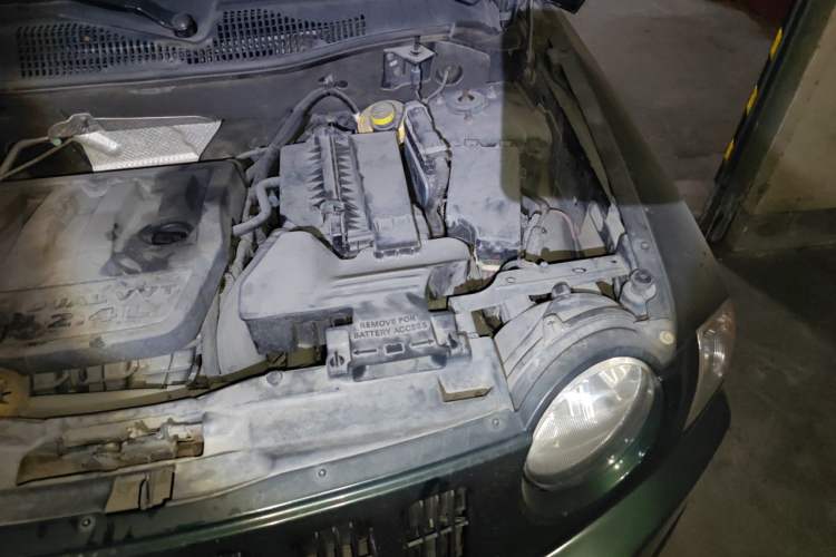 Used Jeep Compass 2010 2.4L four-wheel drive sport version Engine Bay Left
