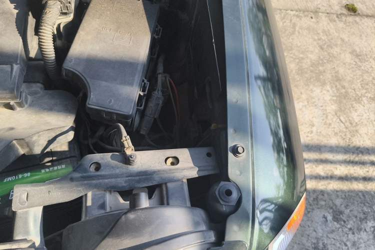 Used Jeep Compass 2010 2.4L Four-Wheel Drive World Cup Special Edition Engine Bay Left