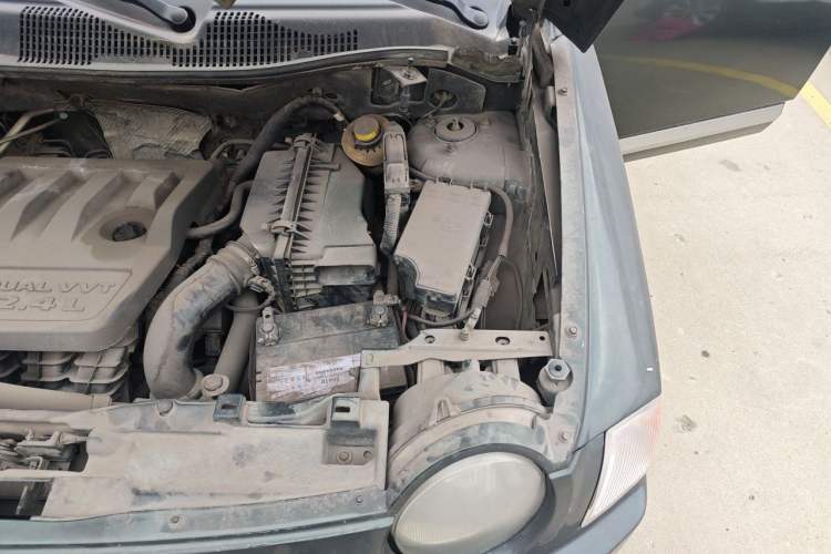 Used Jeep Compass 2010 2.4L Four-Wheel Drive Limited Edition Engine Bay Left