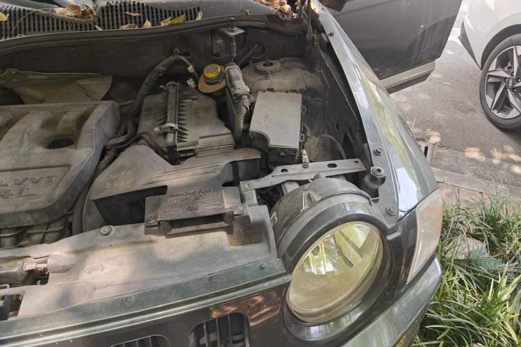 Used Jeep Compass 2010 2.4L Four-Wheel Drive Limited Edition Engine Bay Left