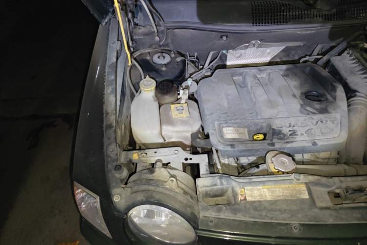 Used Jeep Compass 2010 2.4L four-wheel drive sport version Engine Bay Right