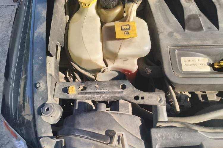 Used Jeep Compass 2010 2.4L Four-Wheel Drive World Cup Special Edition Engine Bay Right