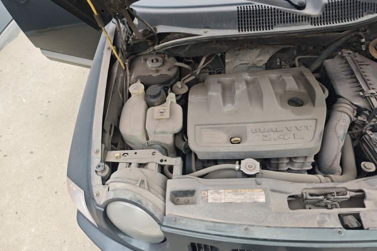 Used Jeep Compass 2010 2.4L Four-Wheel Drive Limited Edition Engine Bay Right