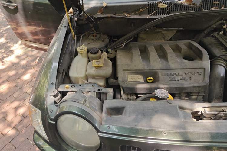 Used Jeep Compass 2010 2.4L Four-Wheel Drive Limited Edition Engine Bay Right