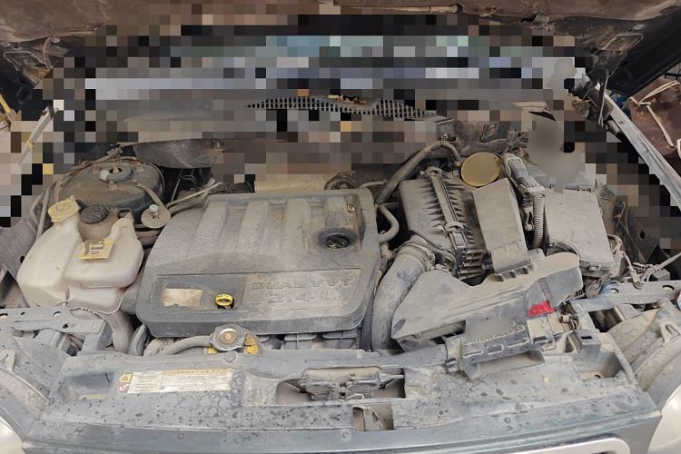 Used Jeep Compass 2010 2.4L four-wheel drive sport version Engine Bay