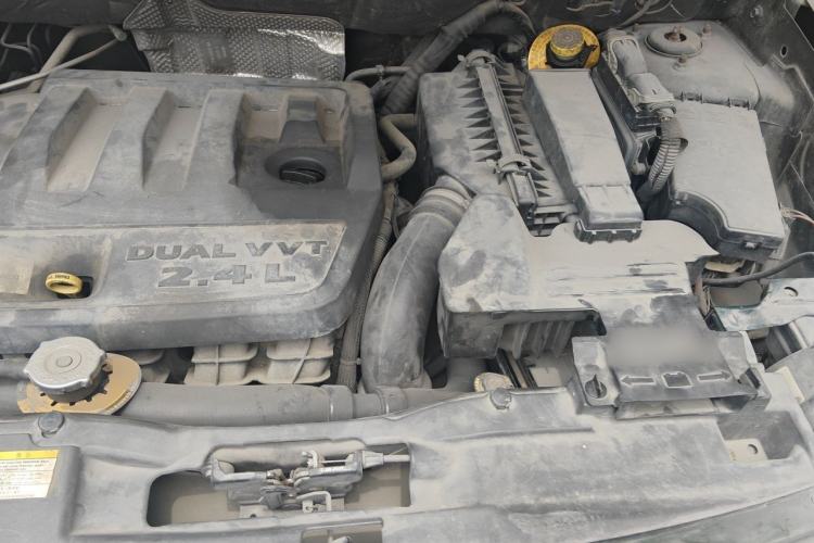Used Jeep Compass 2010 2.4L four-wheel drive sport version Engine Bay