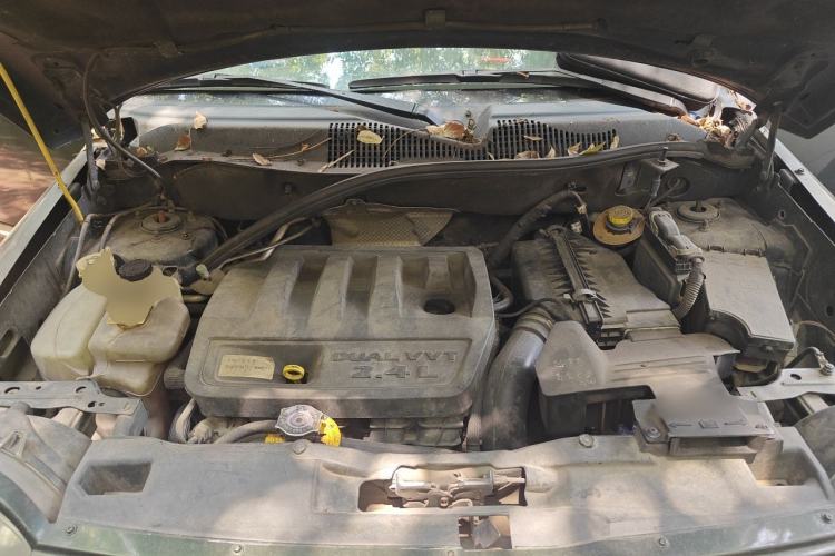 Used Jeep Compass 2010 2.4L Four-Wheel Drive Limited Edition Engine Bay