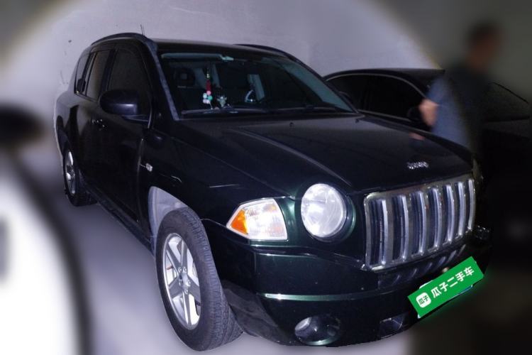 Used Jeep Compass 2010 2.4L four-wheel drive sport version Front Right 45 Deg