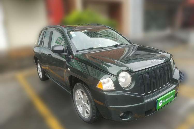 Used Jeep Compass 2010 2.4L four-wheel drive sport version Front Right 45 Deg