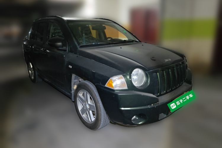 Used Jeep Compass 2010 2.4L four-wheel drive sport version Front Right 45 Deg