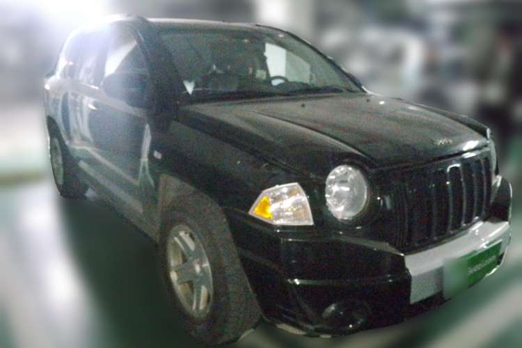 Used Jeep Compass 2010 2.4L four-wheel drive sport version Front Right 45 Deg