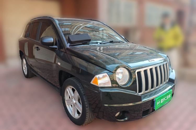 Used Jeep Compass 2010 2.4L four-wheel drive sport version Front Right 45 Deg