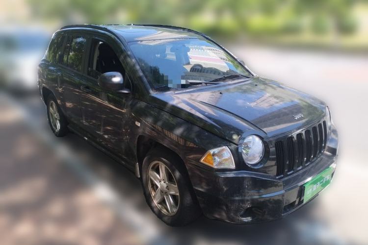 Used Jeep Compass 2010 2.4L four-wheel drive sport version Front Right 45 Deg