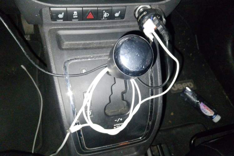 Used Jeep Compass 2010 2.4L four-wheel drive sport version Gear Lever