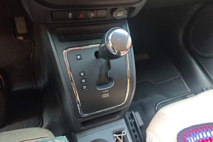 Used Jeep Compass 2010 2.4L four-wheel drive sport version Gear Lever