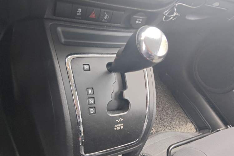 Used Jeep Compass 2010 2.4L four-wheel drive sport version Gear Lever