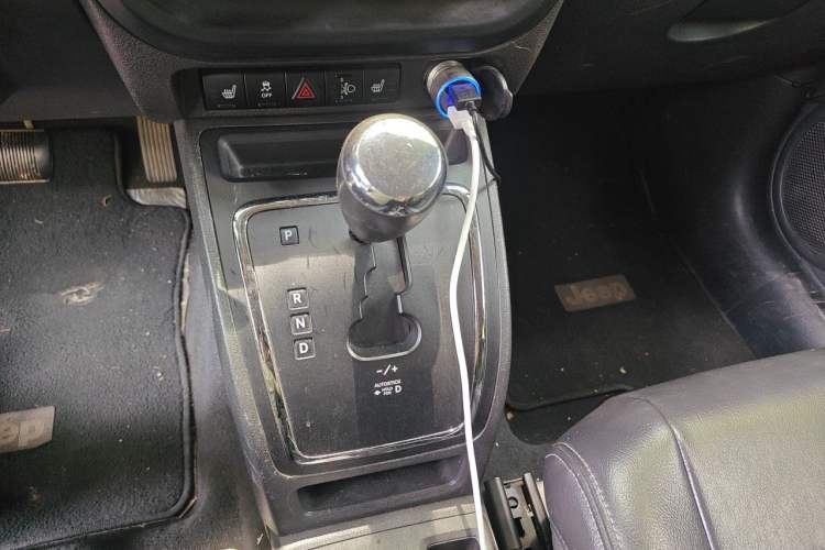Used Jeep Compass 2010 2.4L Four-Wheel Drive Limited Edition Gear Lever