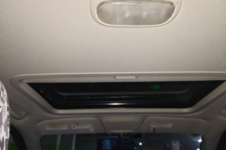 Used Jeep Compass 2010 2.4L four-wheel drive sport version Headliner
