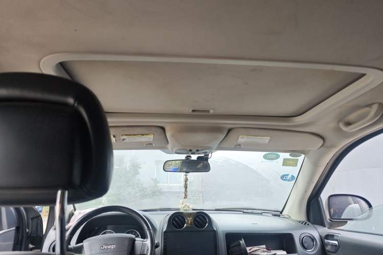 Used Jeep Compass 2010 2.4L Four-Wheel Drive Limited Edition Headliner