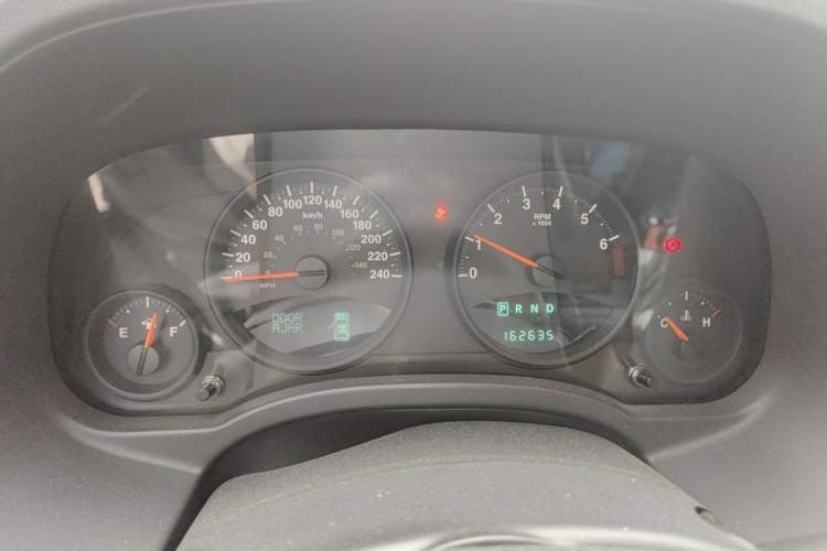Used Jeep Compass 2010 2.4L four-wheel drive sport version Instrument Cluster