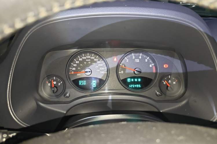 Used Jeep Compass 2010 2.4L four-wheel drive sport version Instrument Cluster
