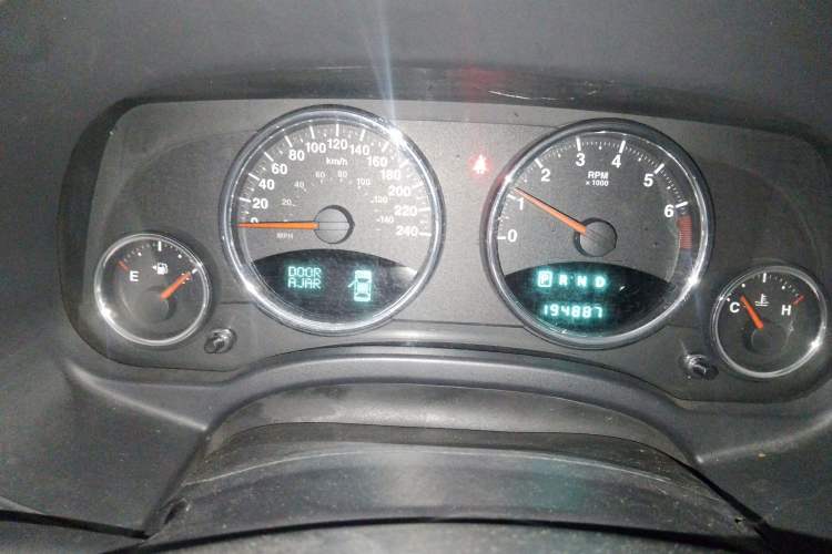 Used Jeep Compass 2010 2.4L four-wheel drive sport version Instrument Cluster
