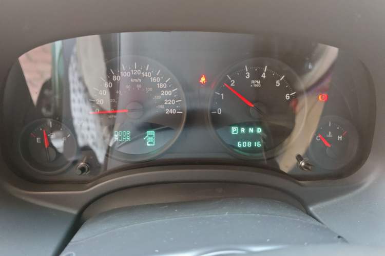 Used Jeep Compass 2010 2.4L four-wheel drive sport version Instrument Cluster