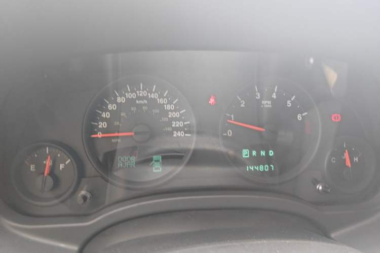 Used Jeep Compass 2010 2.4L four-wheel drive sport version Instrument Cluster