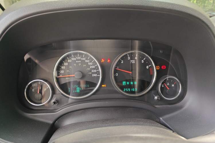 Used Jeep Compass 2010 2.4L Four-Wheel Drive Limited Edition Instrument Cluster