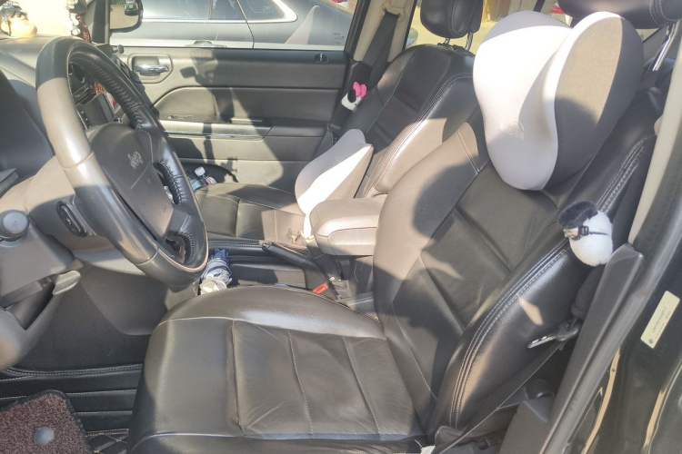Used Jeep Compass 2010 2.4L Four-Wheel Drive World Cup Special Edition Left Front Seat