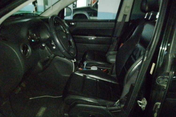 Used Jeep Compass 2010 2.4L four-wheel drive sport version Left Front Seat
