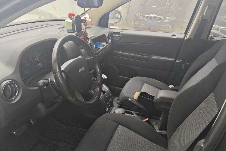 Used Jeep Compass 2010 2.4L four-wheel drive sport version Left Front Seat