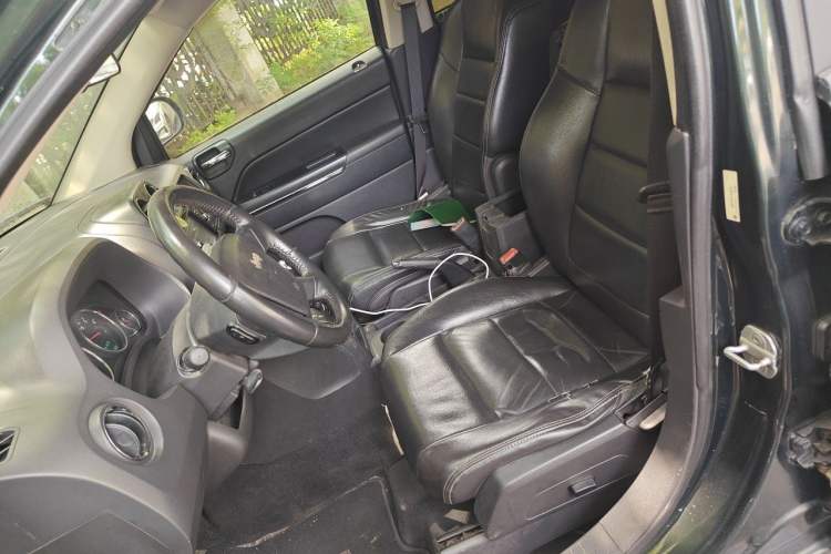 Used Jeep Compass 2010 2.4L Four-Wheel Drive Limited Edition Left Front Seat