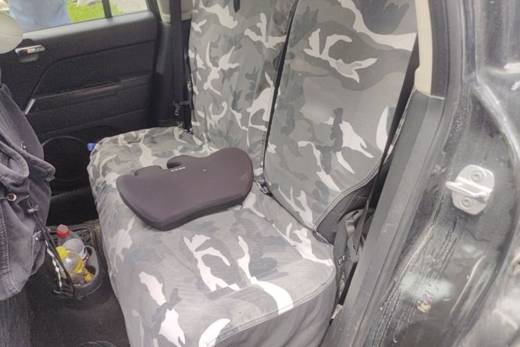 Used Jeep Compass 2010 2.4L four-wheel drive sport version Left Rear Seat
