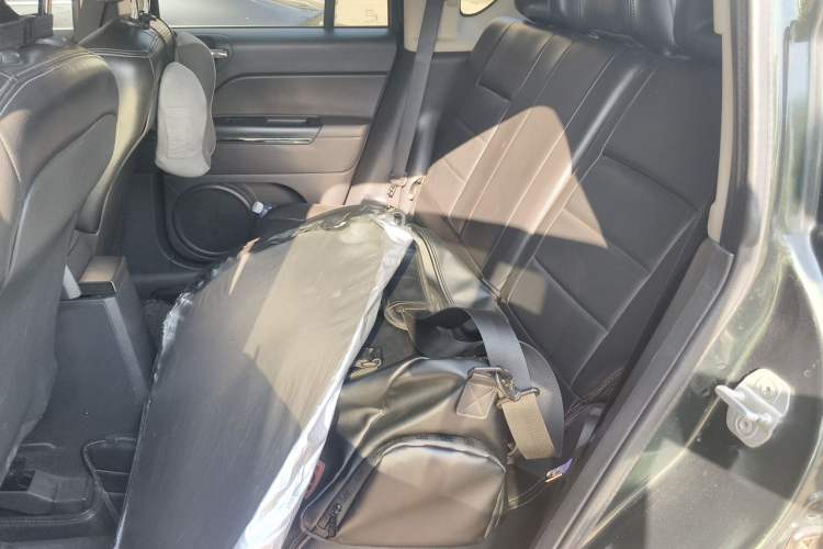 Used Jeep Compass 2010 2.4L Four-Wheel Drive World Cup Special Edition Left Rear Seat