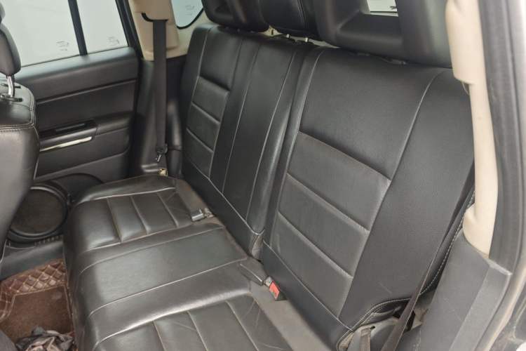 Used Jeep Compass 2010 2.4L Four-Wheel Drive Limited Edition Left Rear Seat