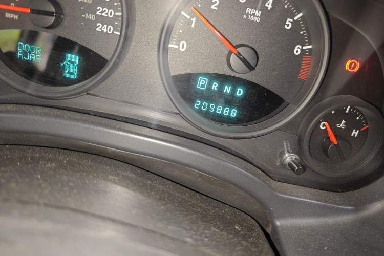 Used Jeep Compass 2010 2.4L four-wheel drive sport version Odometer Close Up
