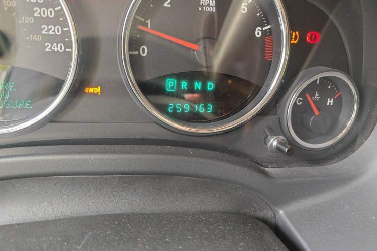 Used Jeep Compass 2010 2.4L Four-Wheel Drive Limited Edition Odometer Close Up