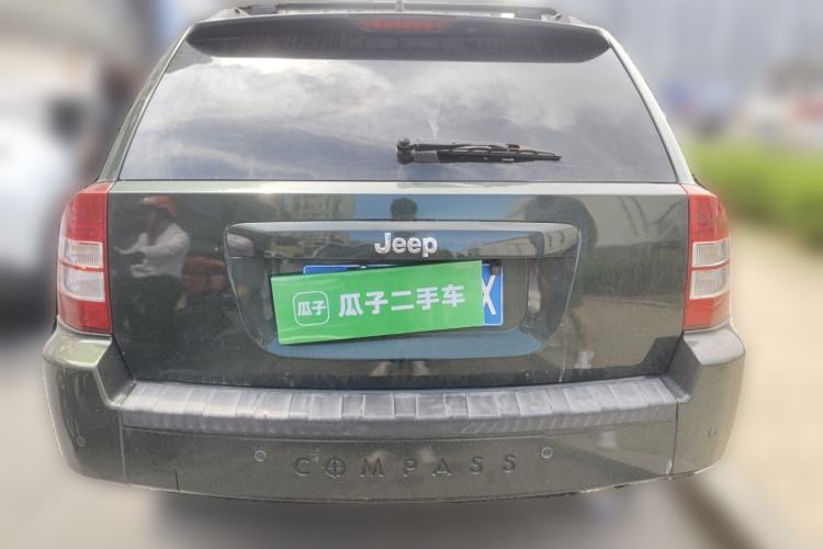 Used Jeep Compass 2010 2.4L four-wheel drive sport version Rear