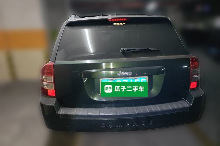 Used Jeep Compass 2010 2.4L four-wheel drive sport version Rear