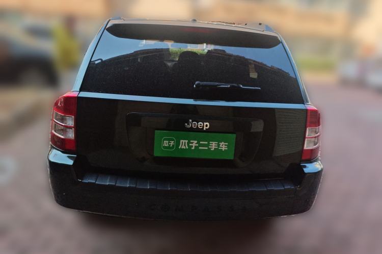 Used Jeep Compass 2010 2.4L four-wheel drive sport version Rear