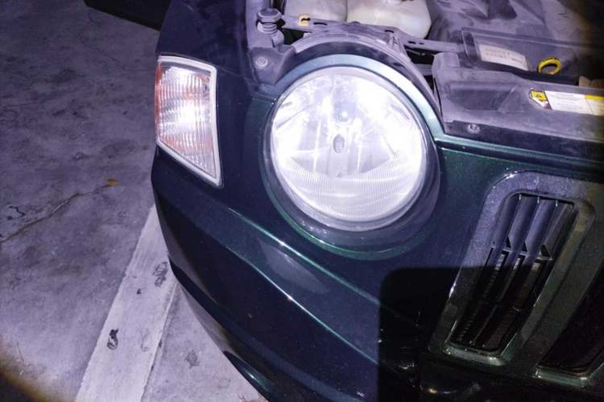 Used Jeep Compass 2010 2.4L four-wheel drive sport version Right Front Headlight