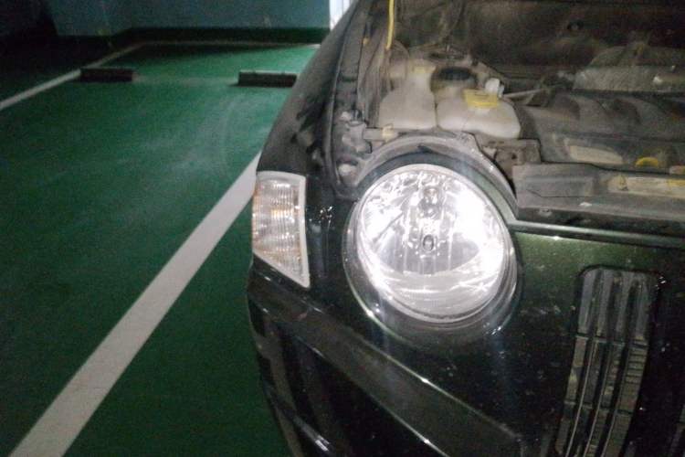 Used Jeep Compass 2010 2.4L four-wheel drive sport version Right Front Headlight